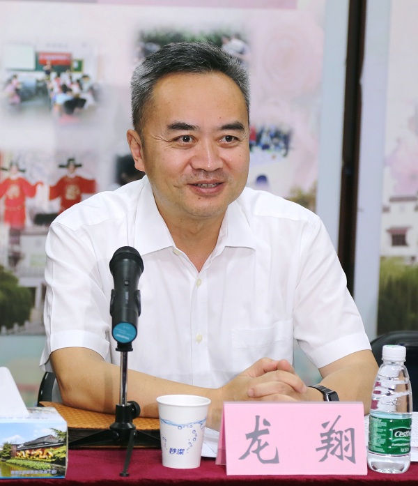 市人大常委会龙翔主任调研秦淮区人大常委会工作